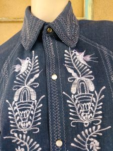 1970s Mens Embroidered Denim Shirt Sz S M - Fashionconstellate.com