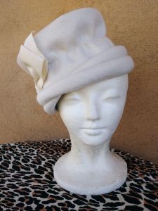 1950s White Wool Hat Sculptural Toque Topper - Fashionconstellate.com