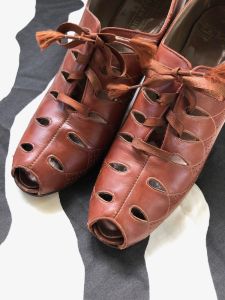 1930s Brown Oxford Peep Toe Shoes Sz 6.5 7N - Fashionconstellate.com