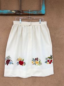 80s White Skirt Embroidered Fruit Sz L W33 - Fashionconstellate.com