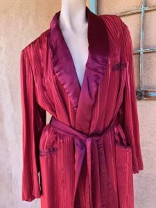 1940s Red Rayon Dressing Robe  - Fashionconstellate.com