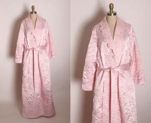 1960s Light Pink Satin Polyester Quilted Floral Pattern Full Length Long Sleeve Robe 