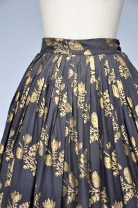 1950s black and gold floral circle skirt XS/S - Fashionconstellate.com