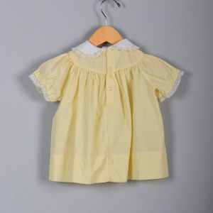 1960s Girls Yellow Kitten Peek-a-Boo Dress Lace Collar Short Sleeve Infant 60s Vintage - Fashionconstellate.com