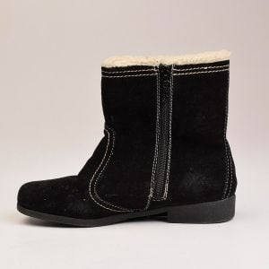 SZ 6.5 Black Ankle Boots 1980s Faux Shearling Lined Black Suede Winter Rubber Tread - Fashionconstellate.com