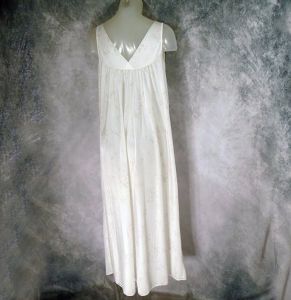 1970s White Floral Peignoir Set, Floor Length Nylon Wrap Robe & Nightgown - Fashionconstellate.com