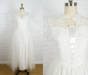 1950s wedding dress . 50s lace sleeveless wedding gown . small
