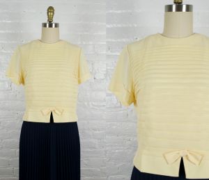 1950s pastel yellow nylon blouse . pleated 50s back button boxy top . medium - Fashionconstellate.com