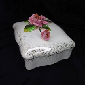 1950s Ceramic Rose Vanity Trinket Box, Retro Dresser Accessory - Fashionconstellate.com