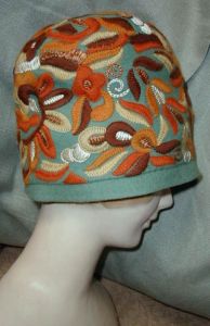 Antique 1920s Flapper Hand Embroidered Helmet Cloche Hat Colorful Excellent Condition - Fashionconstellate.com