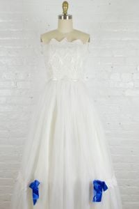1950s strapless wedding gown . 50s white chiffon and lace prom or black tie dress . xsmall - Fashionconstellate.com