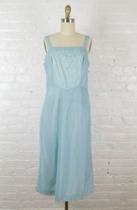1950s nylon eyelet lace dress slip . vintage  powder blue 50s retro night gown . small - Fashionconstellate.com