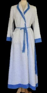 40s White Chenille Robe with Blue and Green Peacock, Wrap Robe with Original Belt, Size S to M - Fashionconstellate.com