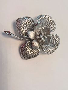 Coro large silver flower brooch - Fashionconstellate.com