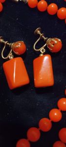 Antique 1920s Orange Bakelite Flapper Era 54 1/2 inches long necklace with matching screwback earrin - Fashionconstellate.com