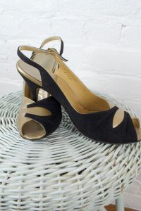 1950s shoes . La Rose black and gold leather peep toe sling back high heel pumps . NOS . 8 1/2