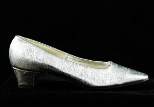 Size 6 Sparkling Silver Shoes - 1960s Metallic Evening Heels - 60s Pumps - Fine Metallic Texture  - Fashionconstellate.com