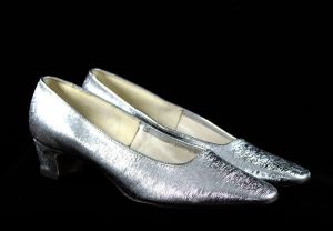 Size 6 Sparkling Silver Shoes - 1960s Metallic Evening Heels - 60s Pumps - Fine Metallic Texture 