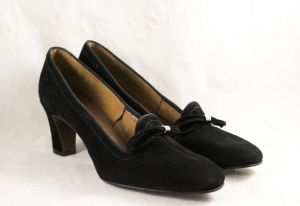 Size 8 Black Shoes - Chic 1960s Audrey Style Suede Pumps - Unworn 8AA Narrow Mod Shoes - Modernist 