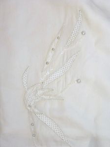 90s White Pencil Skirt with Leather Appliqué & Pearls | Caché | 25.5'' waist - Fashionconstellate.com