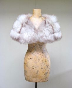 Vintage 1960s Arctic Fox Fur Stole, 60s Hollywood Glamour Genuine Fur Capelet, Ivory Fitted Shoulder