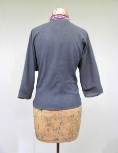Vintage 1950s Rockabilly Blouse, 50s Gray Rayon Crepe Patio Fiesta Top, Small 34 Bust - Fashionconstellate.com