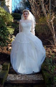 1950s wedding gown dress tulle lace long sleeved lace illusion ivory Size S XS - Fashionconstellate.com