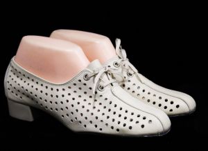 Size 8.5 1960s Shoes - Never Worn Beige Mod 60s Pumps - 1920s Flapper Inspired Lace Up Oxfords 