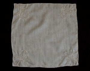 Embroidered 40s Handkerchief - Sheer Fine White Cotton with Bride's Basket Embroidery - Pretty 1940s