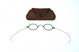 Antique eyeglasses oval wire frames leather case late 1800s - Fashionconstellate.com