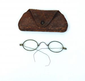 Antique eyeglasses oval wire frames leather case late 1800s