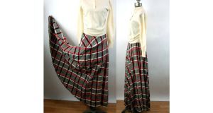 1970s maxi skirt pleated tweed plaid long skirt black red white Size S - Fashionconstellate.com