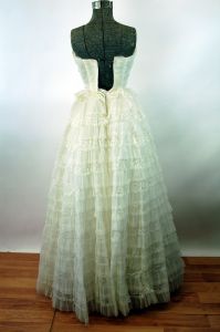 1950s wedding gown strapless gown white tiered ruffles and lace cupcake dress Size XS - Fashionconstellate.com
