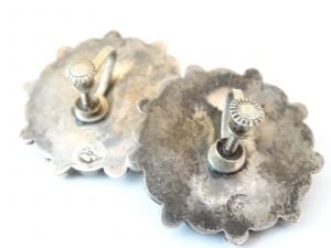 1950s Mexican Sterling Silver Green Onyx Screw Back Earrings - Fashionconstellate.com