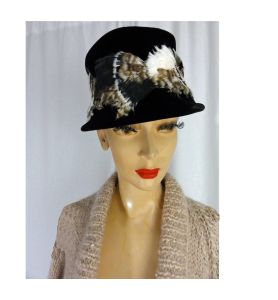 Vintage Hat Black Velvet Cloche with Feather Band