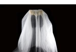 Elegant 1950s 60s Bridal Veil in Swirled Roses & Ecru Lace with Four Layers of White Tulle - Vintage - Fashionconstellate.com