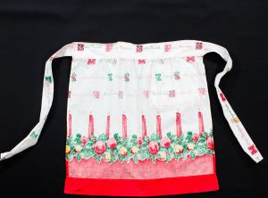 Small Christmas Apron - 1950s Holiday Novelty Print - Cute Candles 50s Housewife - International - Fashionconstellate.com