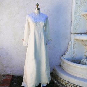 1960s Ivory Wedding Dress Size S with Cathedral Veil