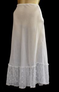 1900's Victorian White Wear Skirt, Antique Embroidered Eyelet Ruffled Petticoat, Bohemian Maxi Skirt