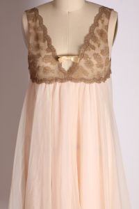 1960s Light Pink and Tan Lace Double Layer Nylon Nightgown by Vanity Fair - XS - Fashionconstellate.com
