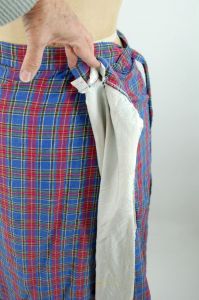 1960s wrap skirt plaid cotton blue red with pockets by Deeziner Size M - Fashionconstellate.com