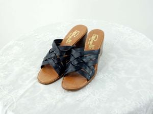 1970s sandals wedge heel navy blue woven leather open toe stacked wood heel Pappagallo Size 8 1/2N - Fashionconstellate.com