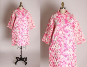 1960s Pink and White Quilted Mod Floral Flower Power Print House Coat Robe - XL
