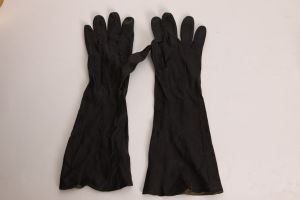 1950s Textured Black Leather Below the Wrist Gloves