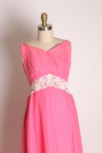Late 1960s Pink Chiffon Sleeveless Cream Lace Detail Voluminous Dress by Mike Benet - S - Fashionconstellate.com