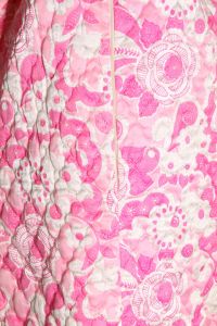 1960s Pink and White Quilted Mod Floral Flower Power Print House Coat Robe - XL - Fashionconstellate.com