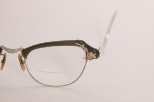 1950s Gray and Silver Tone Flower Detail Cat Eye Eyeglasses - Fashionconstellate.com