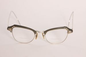 1950s Gray and Silver Tone Flower Detail Cat Eye Eyeglasses