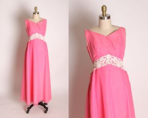 Late 1960s Pink Chiffon Sleeveless Cream Lace Detail Voluminous Dress by Mike Benet - S
