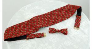 Vintage cummerbund and bow tie red plaid tartan Resisto NOS in box Size 36-44 Size L